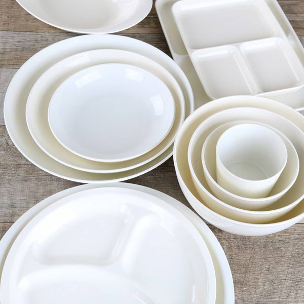 プレート cm プラスチック 食器 クリーンコート 丸深皿 ホワイト 洋食器 樹脂製 日本製 皿 器 お皿 電子レンジ対応 食洗機対応 平皿の通販はau Pay マーケット リビングート