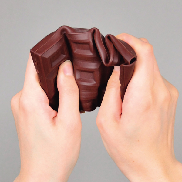 チョコパッキパキ 板チョコ 割る 手が汚れない 便利グッズ シリコン製 チョコレート 割れる 板チョコレート 簡単 製菓道具 グッズ 製の通販はau Pay マーケット リビングート