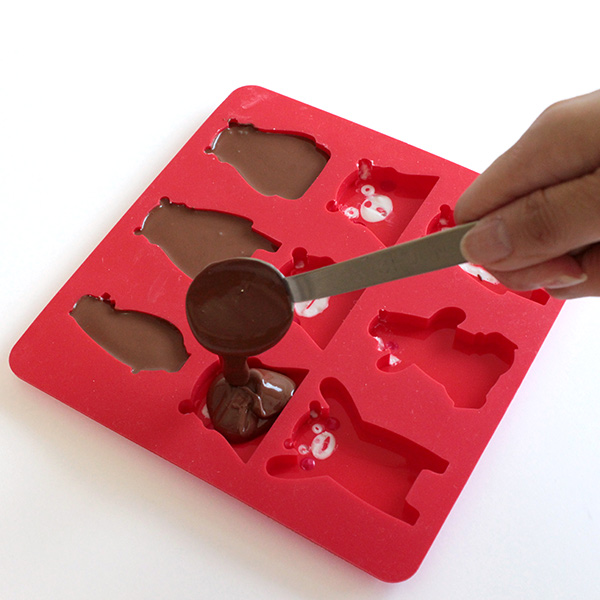 チョコレート型 くまモン シリコン型 9個取 キャラクター チョコ シリコン製 製菓道具 くまもん クマモン グミ 型 チョコ型 製菓 シリの通販はau Pay マーケット リビングート