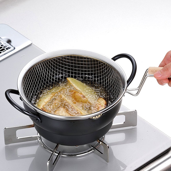 両手天ぷら鍋 18cm Ih対応 彩食庵 木柄フライヤー付き 天ぷら鍋 フライ鍋 天ぷら 揚げ物鍋 てんぷら鍋 両手フライ鍋 の通販はau Pay マーケット リビングート