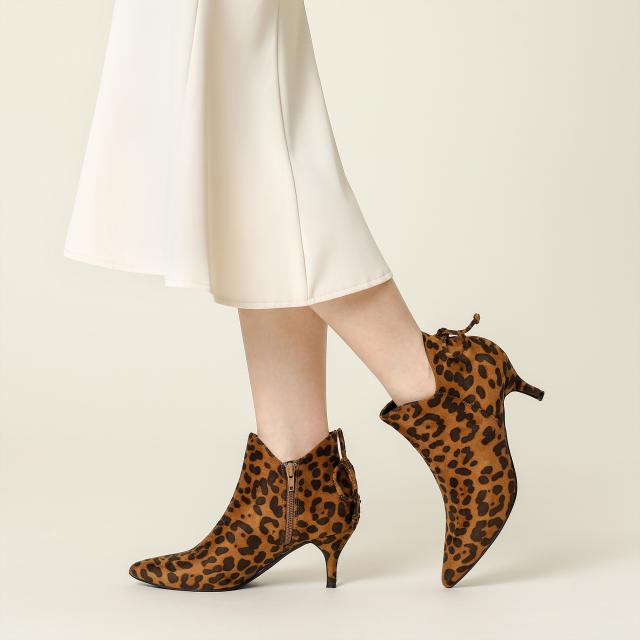 Perphy 女性用ポインテッドトゥボウキトゥンヒールアンクルブーティ ヒョウ 27.5cmの通販は