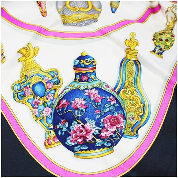 エルメス スカーフ Qu' importe le flacon（香水瓶）ホワイト ブラック