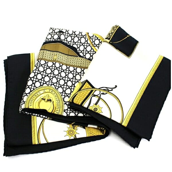 エルメス スカーフ カレ90 LES VOITURES A TRANSFORMATION 折り畳み式