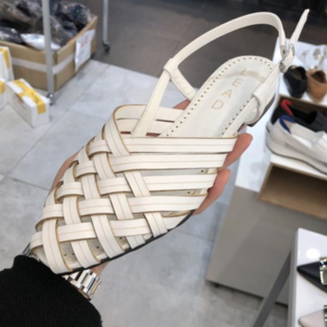 サンダル レディース ホワイト ベージュ ブラウン ブラック フラット ストライプ ヒールなし 夏 リゾート レディースシューズ かわいい 大人可愛い きれいめ シンプル カジュアル 大人 上品 個性的 送料無料 お洒落 大人っぽいの通販は