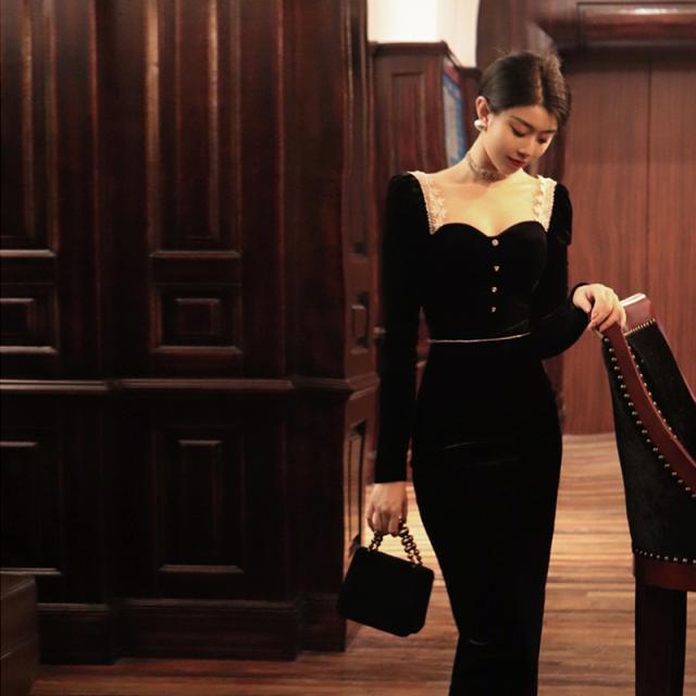 ワンピース ブラック ミモレ 長袖 パフスリーブ スリム タイト 細身 レース ウエストマーク ハイウエスト ベロア 大人可愛い 大人 上品 お洒落 レトロ 大人女子 クール セクシー エレガント 無地 秋 冬 個性的 送料無料 レディース 女性用 デート お出かけ 女子会の通販は