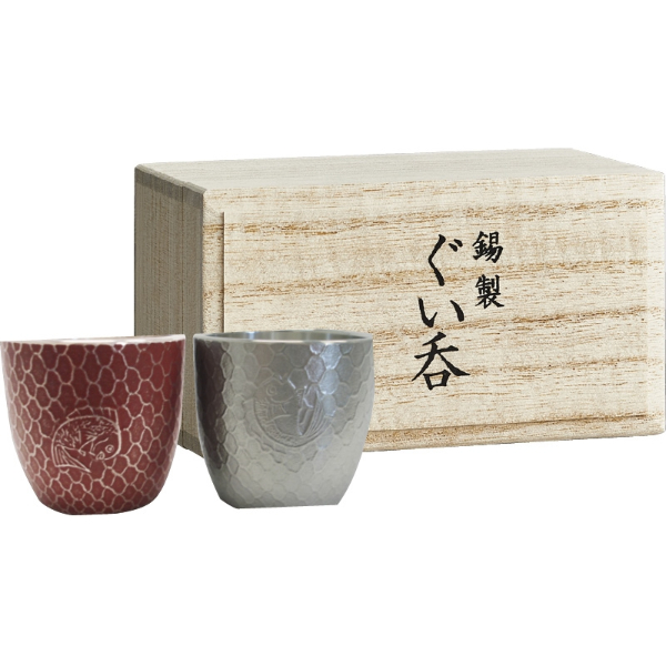 【 定番 人気 ギフト 】 ぐいのみ ぐい呑み 日本製 ペアグラス ジョッキ ビール ハイボール 日本酒 ウイスキー ロック ワイン タンブラー マグ カップ コーヒー 紅茶 お冷 コップ 冷酒 内祝 御祝 快気祝 お返し 本錫ぐい呑み 鯛網紅白ペア (桐箱入) 赤/銀