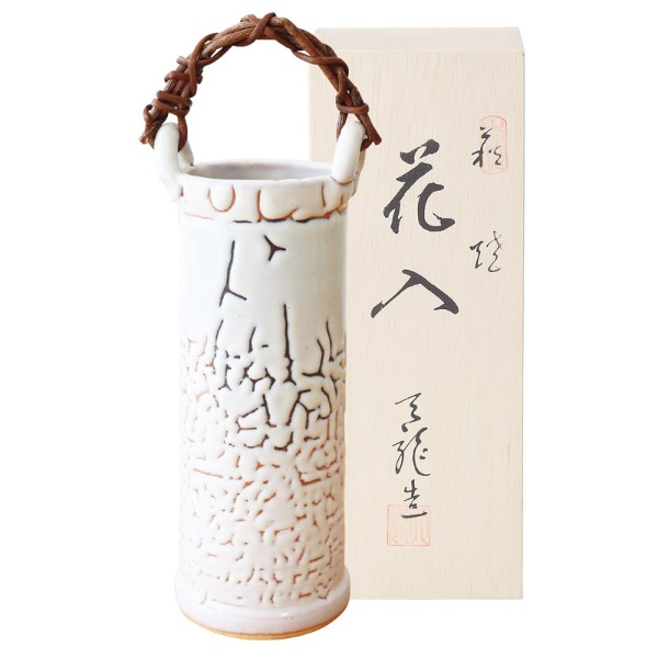 【 最新 2025 春 ギフト 】 萩焼 白萩カズラ付花入 花瓶 フラワーベース 新築 引越祝い 結婚祝い 入学祝い 卒業祝い 進学祝い 新成人 新社会人 就職祝い 還暦 退職祝い 周年記念 創立記念 開業祝い 誕生日 オリジナル ギフト プレゼント お祝い モダン おしゃれの通販は