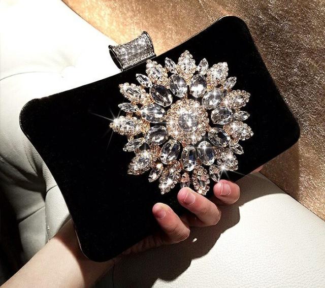 O5-2クラッチバッグ レディース バッグ クリスタルショルダーバッグ キラキラ．ラインストン パーティーバック