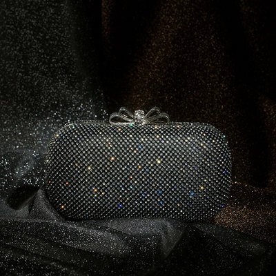 O9クラッチバッグ レディース バッグ クリスタルショルダーバッグ キラキラ．ラインストン パーティーバック