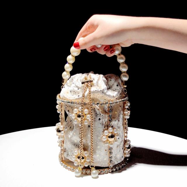 O18クラッチバッグ レディース バッグ クリスタルショルダーバッグ キラキラ．ラインストン パーティーバック