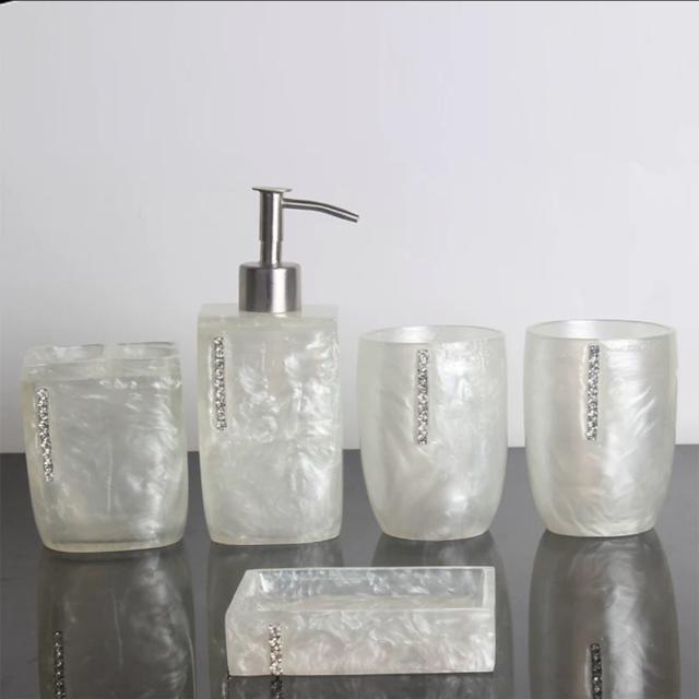 高級サニタリー5点セット．ディスペンサー 歯ブラシスタンド 洗面用品セットの通販は 17,713円