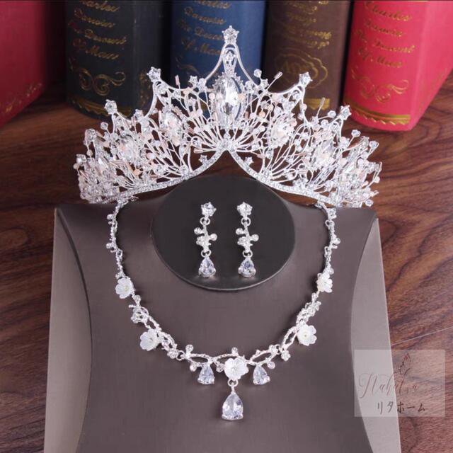 ウェディング 花嫁3点セット ．アクセサリー ティアラ+イヤリング+ネックレスの通販は 8,583円