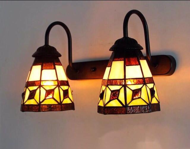 壁掛け照明 ステンドグラス ランプ 壁掛け灯 ガラス工芸品．