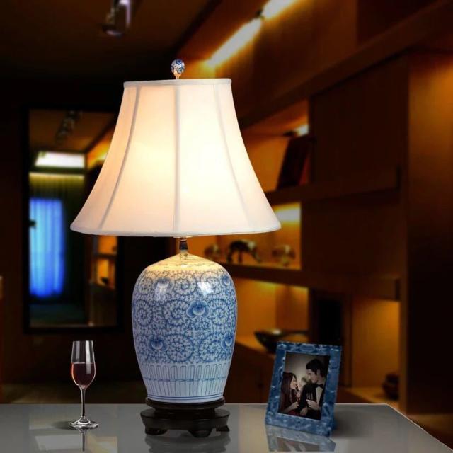 照明スタンドライト テーブルランプ デスクライト． 卓上ステンド 高級陶器スタンド