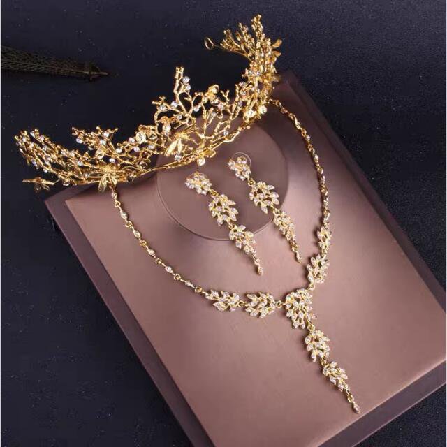 ウェディング 花嫁3点セット ．アクセサリー ティアラ+イヤリング+