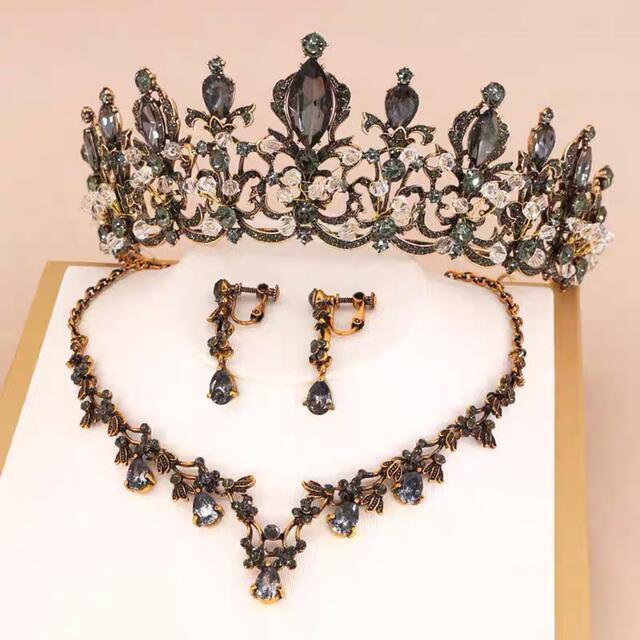 ウェディング 花嫁3点セット ．アクセサリー ティアラ+イヤリング+ネックレスの通販は