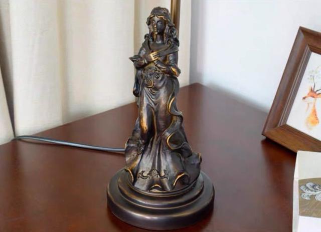 ステンドグラスランプ ．卓上スタンド 豪華テーブルランプ 卓上照明 ガラス工芸スタンドの通販は