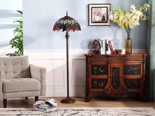 ステンドグラスフロアライト ．間接照明 フロアスタンド 照明器具豪華