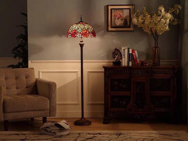 ステンドグラスフロアライト ．間接照明 フロアスタンド 照明器具豪華