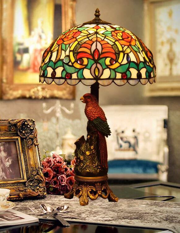 ステンドグラスランプ 卓上スタンド ．豪華テーブルランプ 卓上照明