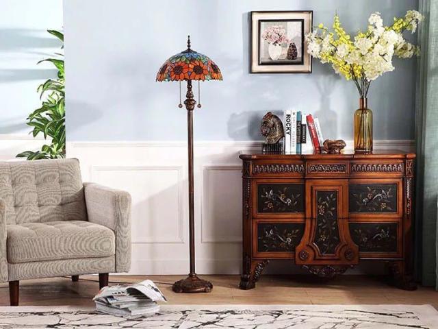 ステンドグラスフロアライト ．間接照明 フロアスタンド 照明器具豪華