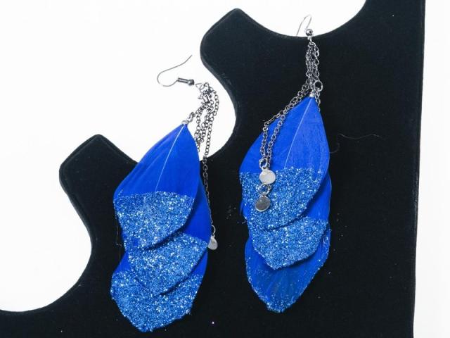 レディース カラフル イヤリング イヤピアス 羽根模様 ラメ 左右セット ブルー 送料込の通販はau Pay マーケット Piii