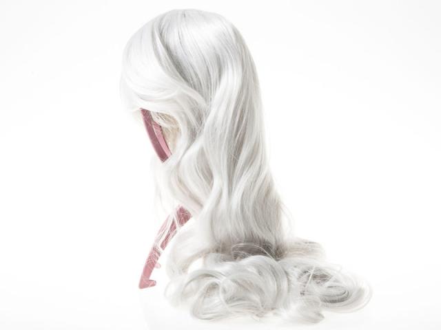 パーティー コスプレ 仮装 ウィッグ ロングヘア ウェーブ パーマタイプ 80cm シルバーグレー 送料込の通販はau Pay マーケット Piii