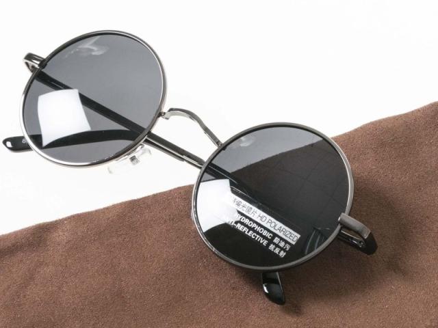 伊達メガネ 偏光サングラス 丸眼鏡 収納ポーチ付 グレーフレーム ブラックレンズ 新品 送料込み の通販はau Pay マーケット Titosoy