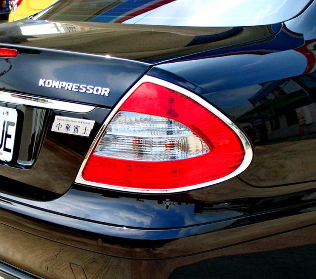 メルセデスベンツ Eクラス W211 セダン用 2003-2006 クロームメッキ テールランプリム リアランプリム テールライト トリム ベゼルカバーの通販は