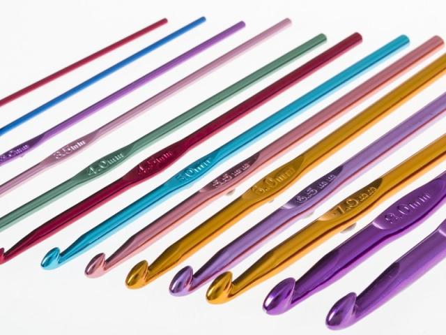 手芸 手編み メタル かぎ針 編み針 毛糸 編み物 セーターなどに ランダムカラー 9mm 送料込の通販はau Pay マーケット Piii