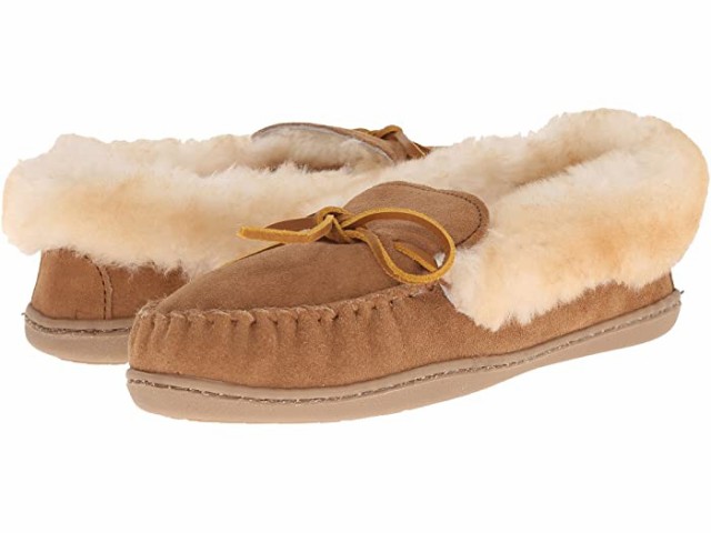 minnetonka women's alpine sheepskin moc