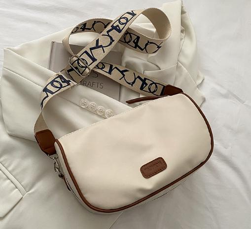 ショルダーバッグ ブラック ブルー ブラウン ホワイト グリーン 5色 黒 青 白 緑 茶 カジュアル ストリート フェイクレザー 肩掛けの通販は 7,234円