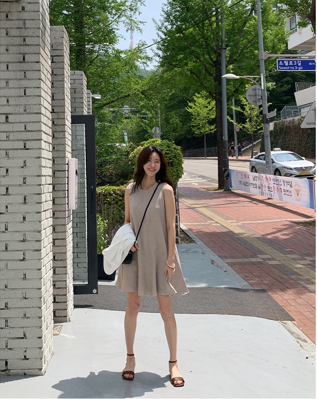 ワンピース フレアワンピース ワンピドレス 膝丈 ひざ丈 膝上 袖なし ノースリーブ Uネック ラウンドネック フレア セミフレア Aライン 麻 リネン かわいい 大人可愛い シンプル カジュアル 大人 おしゃれ お洒落 こなれ感 ラフ とろみ感 無地 夏 10代 20代 30代 40代 50代 ワンピース フレアワンピース ワンピドレス 膝丈 ひざ丈 膝上 袖なし