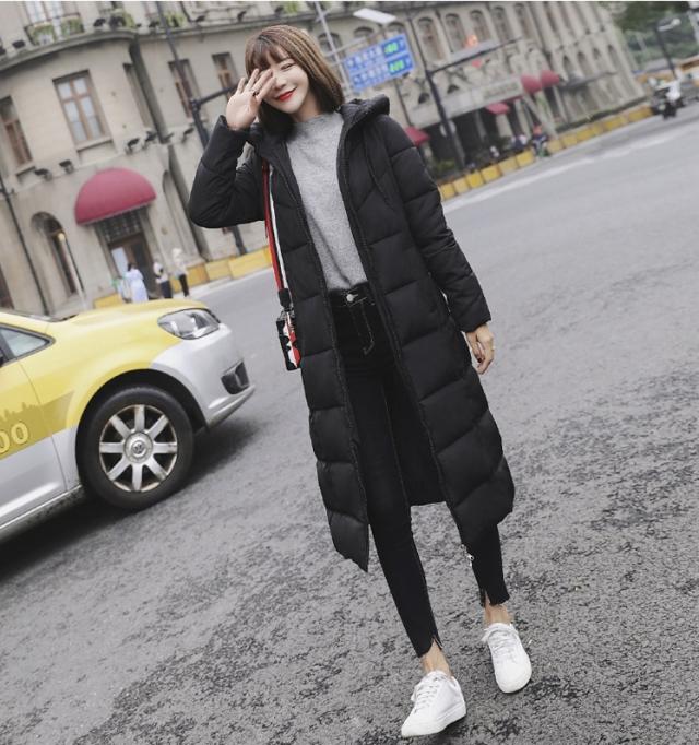 アウター コート もこもこアウター ダウンコート 膝下 ロング ロング丈 マキシ マキシ丈 袖あり 長袖 襟なし ハイネック ストレート Iライン もこもこ モコモコ フード付き ファスナー ポケット 前開き キルティング ダウン かわいい 大人可愛い きれいめ シンプル カジュアル