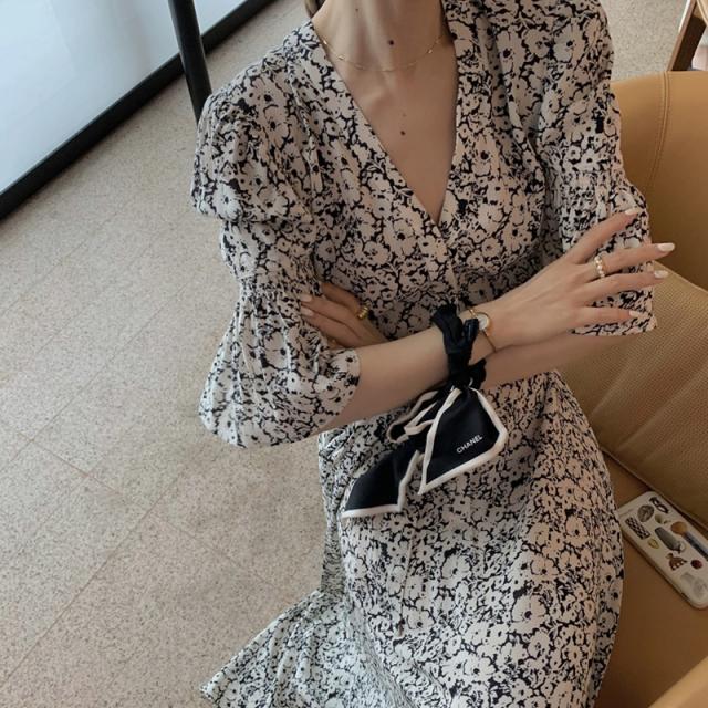 スキッパー 深V 花柄 ドレス ワンピース ロングドレス ワンピースドレス カジュアルドレス セクシードレス 膝下 ロング ロング丈 七分袖 ボリューム袖 パフスリーブ ホルンスリーブ Vネック 襟なし スリム フレア シフォン ウエストリボン 胸元 谷間 かわいい 大人可愛い スキッパー 深V 花柄 ドレス ワンピース ロングドレス ワンピース