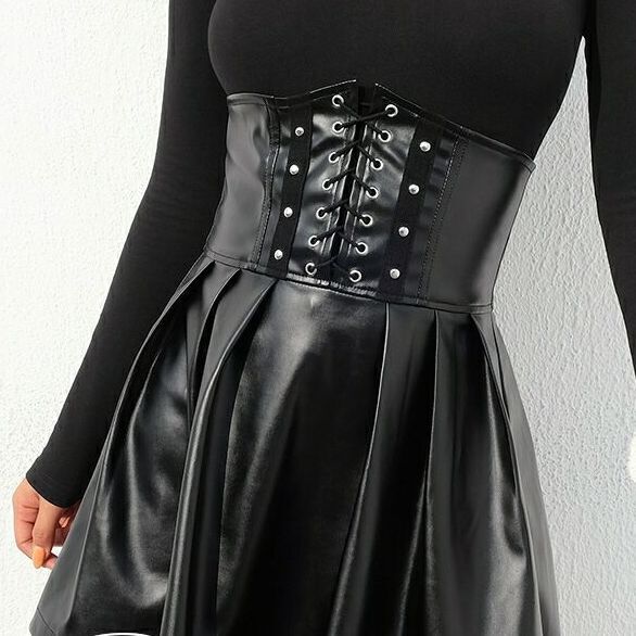 スカート ミニ ミニ丈 ショート ショート丈 膝上 Vネック かわいい 大人可愛い きれいめ シンプル カジュアル 大人 上品 おしゃれ お洒落 かっこいい 大人可愛い 大人女子 こなれ感 ラフ ラブリー キュート ガーリー 個性的 クール 主役級 存在感 とろみ感 抜け感 ヒョウ柄