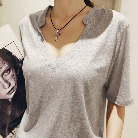 ラフなVネックカットソー 袖あり 半袖 Vネック 襟付き かわいい 大人可愛い きれいめ シンプル カジュアル 大人 上品 おしゃれ お洒落 かっこいい こなれ感 ラフ メンズライク マニッシュ ボーイッシュ ラブリー キュート 個性的 主役級 存在感 とろみ感 抜け感 春 夏 秋 10代