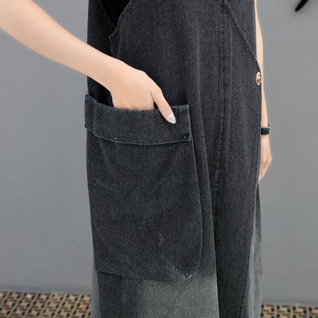 デニムオーバーオール サロペット シャンパー ひざ丈 膝下 袖なし Vネック かわいい 大人可愛い きれいめ シンプル カジュアル 大人 上品 おしゃれ お洒落 かっこいい こなれ感 ラフ メンズライク マニッシュ ボーイッシュ ラブリー キュート 個性的 主役級 存在感 とろみ感_17