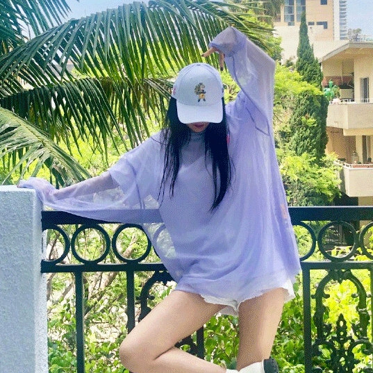 メッシュシースルートップス 袖あり 長袖 襟なし フレア セミフレア かわいい 大人可愛い きれいめ シンプル カジュアル 大人 上品 おしゃれ お洒落 かっこいい こなれ感 ラフ ラブリー キュート 個性的 主役級 存在感 とろみ感 抜け感 無地 春 夏 秋 冬 誕生日 成人式 入学式