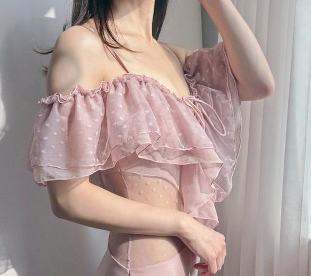 ドット柄 シフォン フリル オフショル 水着 ワンピース水着 体系カバー水着 ワンピース オフショルダー オフショル 体系カバー 二の腕カバー レース チュール シフォン レースアップ 透け感 シースルー 胸元 谷間 谷間魅せ 盛れる かわいい 大人可愛い きれいめ セクシー