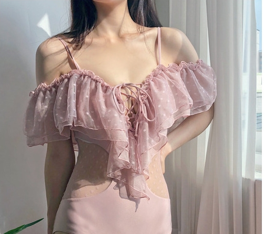 ドット柄 シフォン フリル オフショル 水着 ワンピース水着 体系カバー水着 ワンピース オフショルダー オフショル 体系カバー 二の腕カバー レース チュール シフォン レースアップ 透け感 シースルー 胸元 谷間 谷間魅せ 盛れる かわいい 大人可愛い きれいめ セクシー