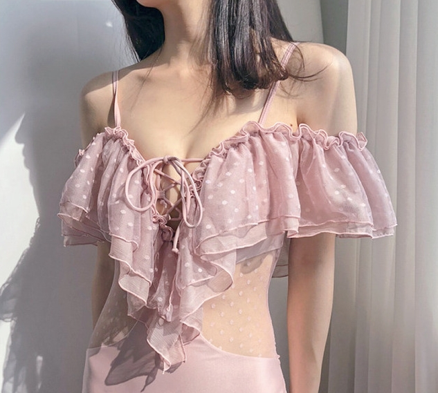 ドット柄 シフォン フリル オフショル 水着 ワンピース水着 体系カバー水着 ワンピース オフショルダー オフショル 体系カバー 二の腕カバー レース チュール シフォン レースアップ 透け感 シースルー 胸元 谷間 谷間魅せ 盛れる かわいい 大人可愛い きれいめ セクシー