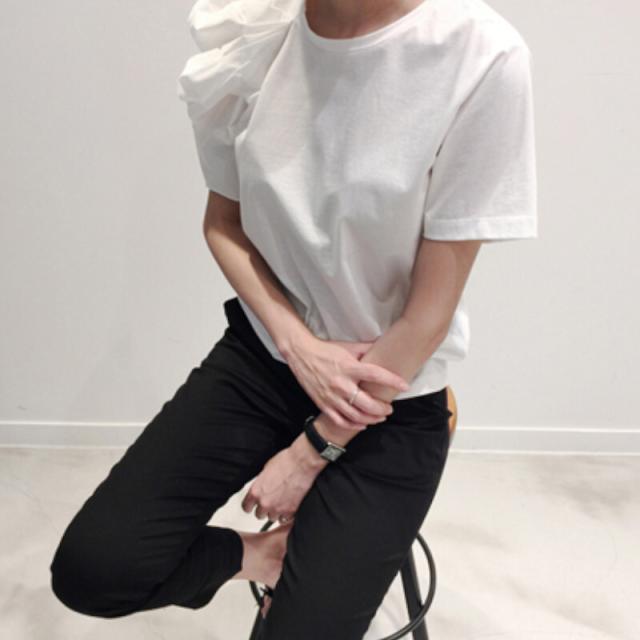 トップス シャツ ブラウス 袖あり 半袖 ボリューム袖 パフスリーブ フリルスリーブ アシンメトリー かわいい 大人可愛い きれいめ シンプル カジュアル 大人 上品 おしゃれ かっこいい レトロ ラブリー キュート エレガント とろみ感 無地 春 夏 10代 20代 30代 40代