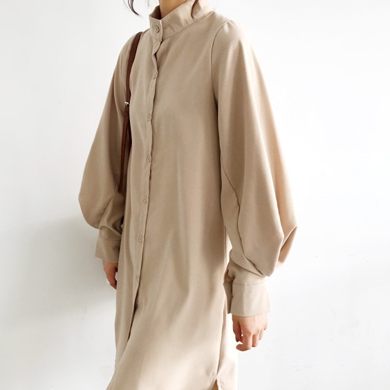 バンドカラー シャツワンピ パフスリーブ ワンピース 膝丈 ひざ丈 長袖 ポワン袖 スタンドカラー マオカラー Iライン 前開き かわいい 大人可愛い きれいめ シンプル カジュアル 大人 上品 おしゃれ 大人女子 こなれ感 ラフ ラブリー ルーズ モダン とろみ感 無地 春 秋 10代 バンドカラー シャツワンピ パフスリーブ ワンピース 膝丈 ひざ丈 長袖