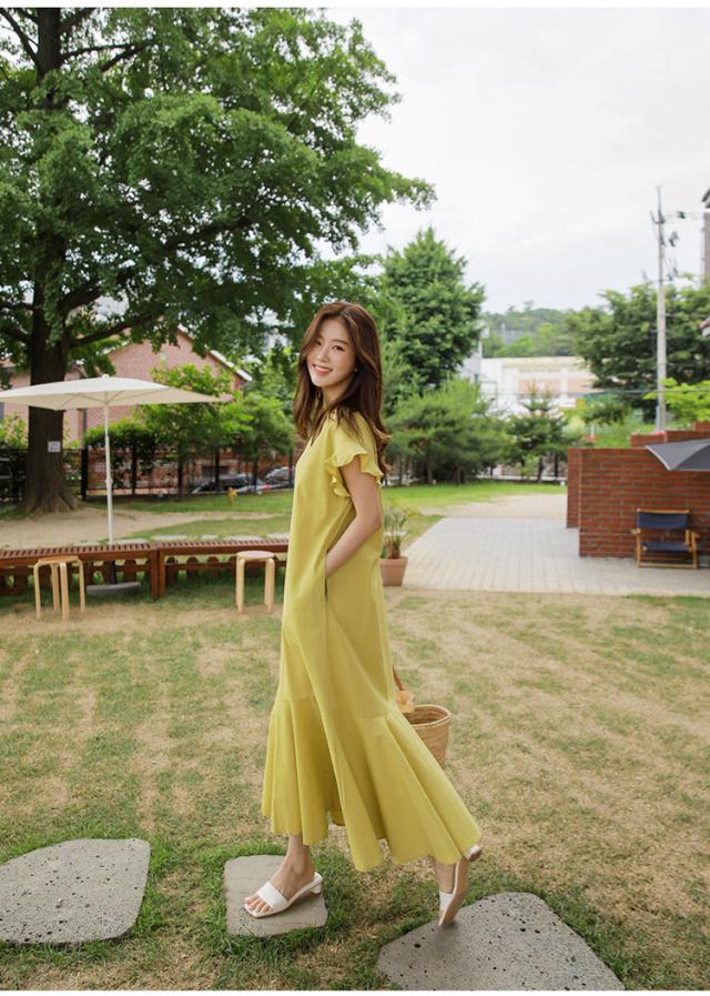 袖フレア半袖ワンピース 膝下 ミモレ ミモレ丈 袖あり 半袖 襟なし フレア Aライン かわいい 大人可愛い きれいめ シンプル カジュアル 大人 上品 おしゃれ お洒落 かっこいい レトロ 大人可愛い 大人女子 こなれ感 ラブリー キュート ガーリー 主役級 存在感 とろみ感 抜け感 袖フレア半袖ワンピース 膝下 ミモレ ミモレ丈 袖あり 半袖 襟なし