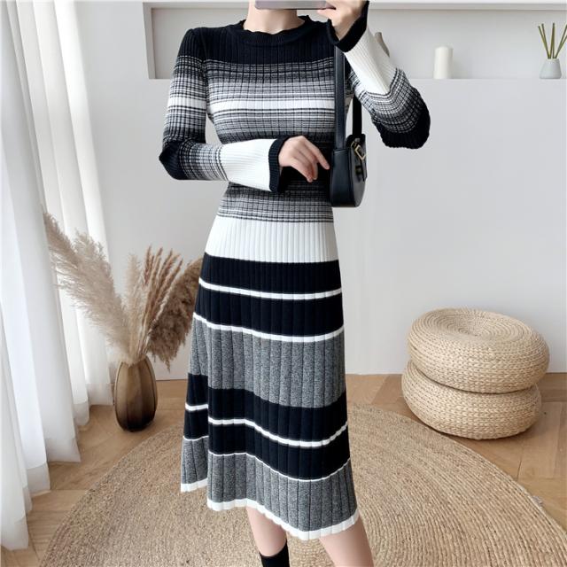 グラデーション マルチボーダー ニットワンピース ワンピドレス 膝下 ミモレ ミモレ丈 袖あり 長袖 Uネック セミフレア Aライン リブニット 編み込み 伸縮性 かわいい 大人可愛い きれいめ カジュアル 大人 上品 おしゃれ 大人女子 こなれ感 ラブリー キュート 個性的