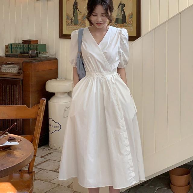 ふんわり パフスリーブ フレアワンピース ワンピース 膝下 ミモレ ミモレ丈 袖あり 半袖 5分袖 五分袖 Vネック カシュクール 襟なし フレア リボン ウエストリボン ポケット ハイウエスト 前開き かわいい 大人可愛い きれいめ シンプル カジュアル 大人 上品 おしゃれ