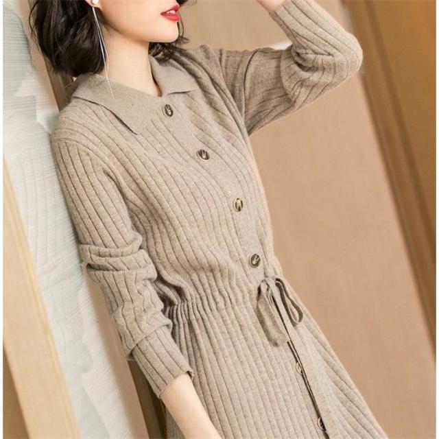 きれいめ ニットワンピース ワンピース 膝丈 ひざ丈 袖あり 長袖 Vネック 襟付き セミフレア スリム リボン ウエストリボン ハイウエスト リブ 前開き リブニット 編み込み 伸縮性 ニット かわいい 大人可愛い シンプル 大人 上品 おしゃれ 大人女子 こなれ感 ラブリー