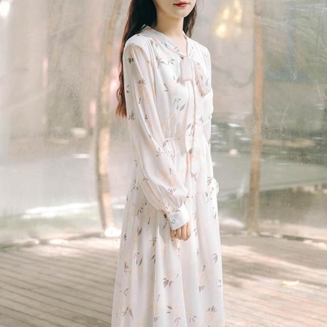 ワンピース フレアワンピース ロングワンピ ロング丈 長袖 Vネック フレア セミフレア ウエストマーク かわいい 大人可愛い きれいめ シンプル カジュアル 大人 上品 おしゃれ お洒落 大人可愛い 大人女子 こなれ感 ラフ ガーリー 個性的 クール 主役級 存在感 フォーマル 柄