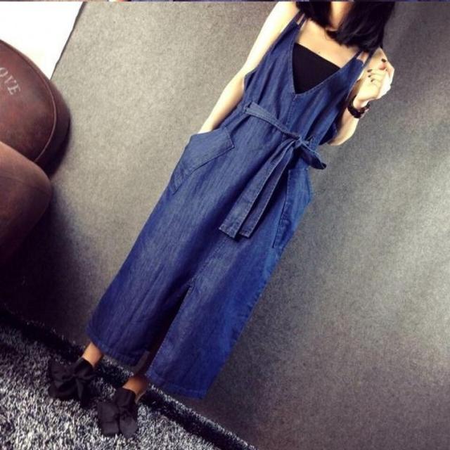 デニムワンピース サロペットワンピース デニムサロペット デニムジャンパースカート デニムキャビワンピ ワンピース オールインワン サロペット デニムスカート ジャンパースカート デニムワンピース 膝下 ミモレ ミモレ丈 袖なし Vネック ストレート リボン ウエストマーク